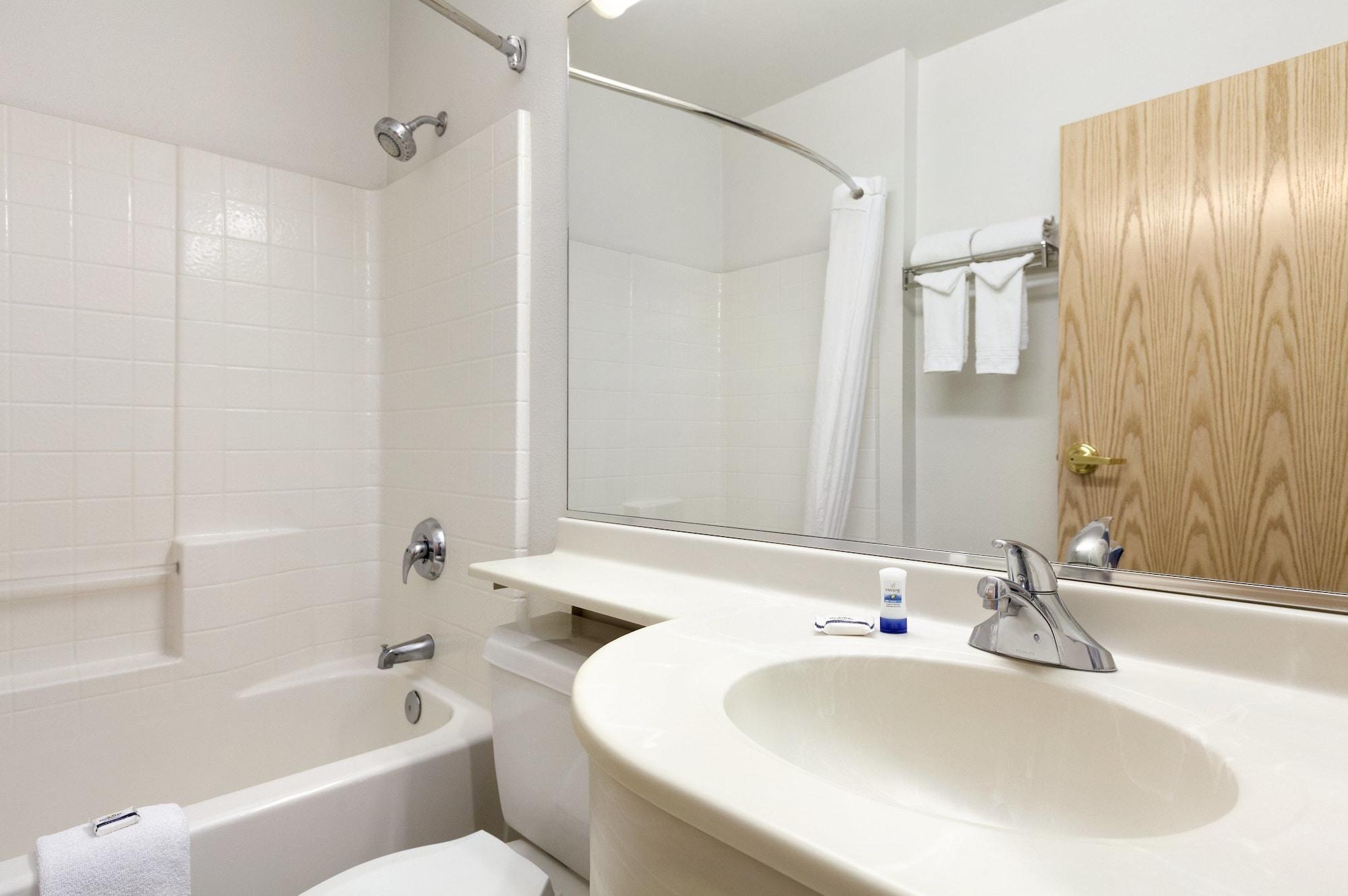 Microtel Inn & Suites Modesto Ceres Δωμάτιο φωτογραφία